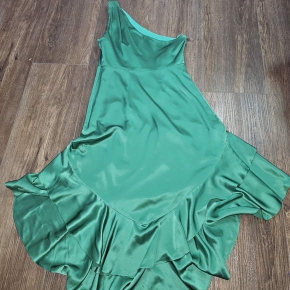 CINQ À SEPT Colina Satin One Shoulder Asymmetric Ruffle Hem Dress Emerald Green - Picture 10 of 16